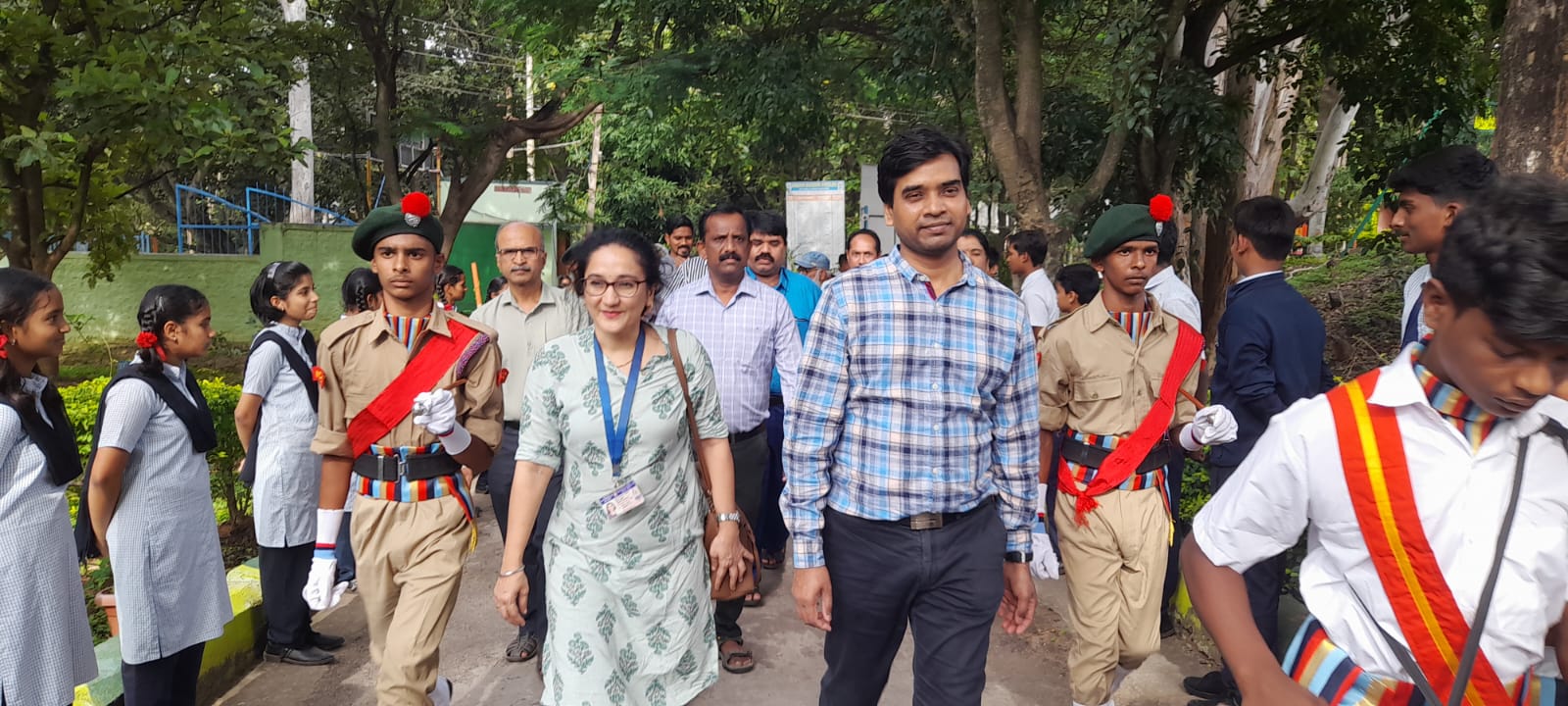Dr. SHEO MUKUND AND SUNITA DAFAUTI, BARC SCIENTIST'S VISIT TO THE VIDYALAYA 